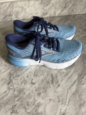 Brooks Women's Light Blue and Navy Glycerin  20 Running Shoes
